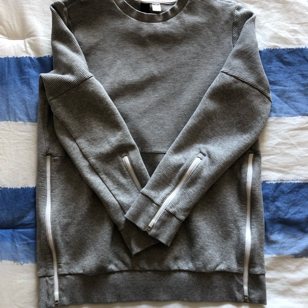 Brand new adidas crewneck in great condition